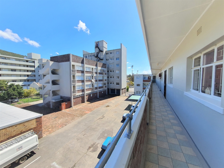 To Let 1 Bedroom Property for Rent in Esterville Western Cape